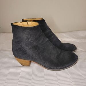 Clarks Originals Dacey Rose Black Suede Booties sz 8 64851